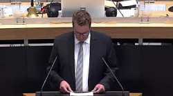 Pateiloser Bundestagsabgeordneter (Andreas Wild) sagt die Wahrheit !