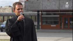 Rechtsanwalt Markus Haintz bei Anwalt Demo vor dem Bundesverfassungsgericht