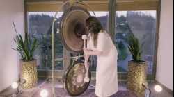 Andrea Bajnoková - Gong Bad zur Tiefenentspannung